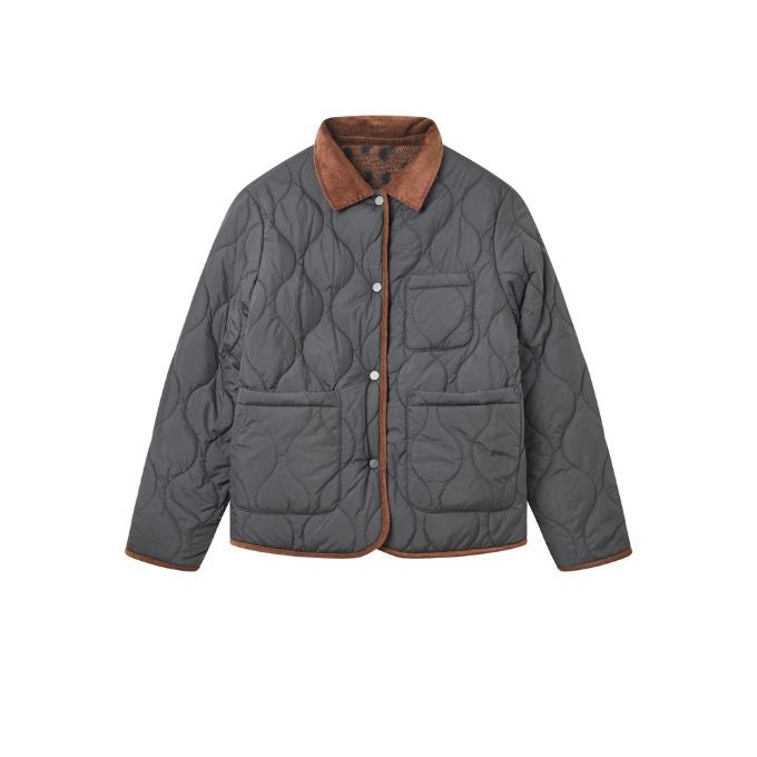 Chaqueta acolchada gris.